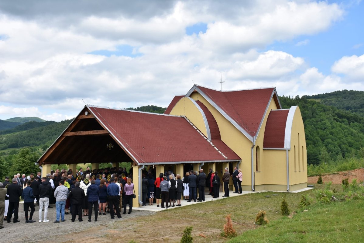 Biserica din Negreni-Huedin a fost resfințită  174043