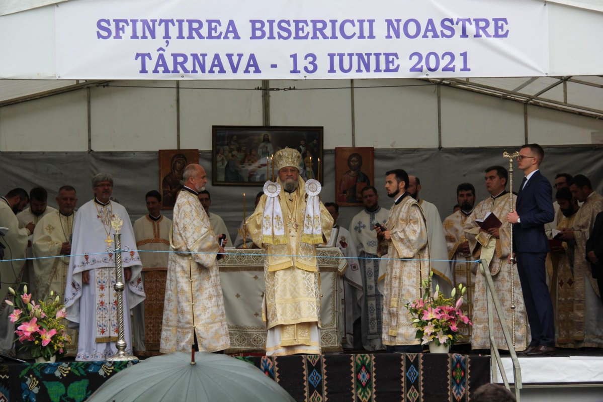 Biserica din Târnava, județul Sibiu, înveșmântată în har 174032