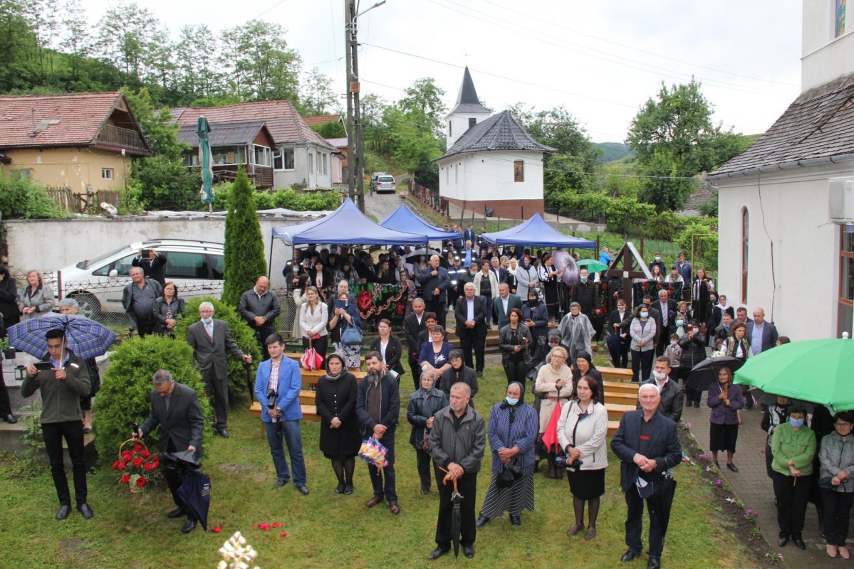 Biserica din Târnava, județul Sibiu, înveșmântată în har 174037