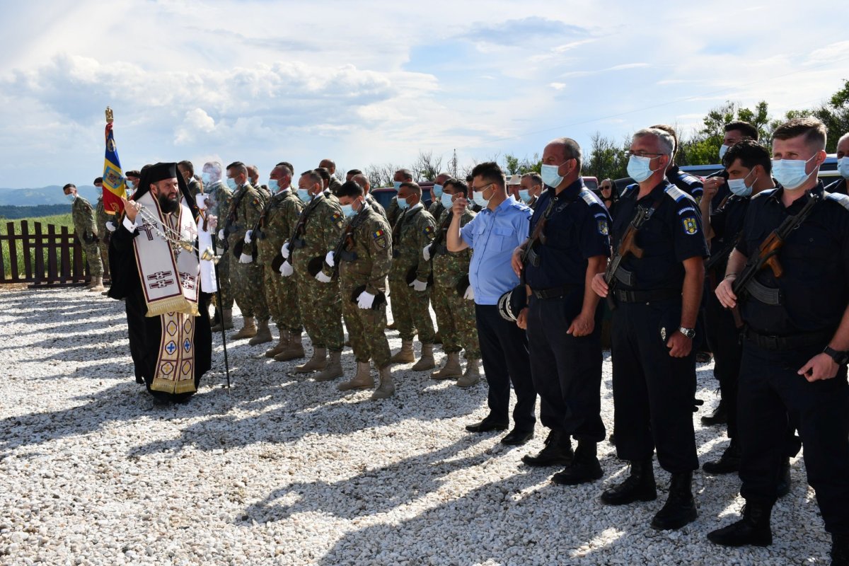 Slujire arhierească și evenimente dedicate eroilor patriei în Episcopia Caransebeșului 174027