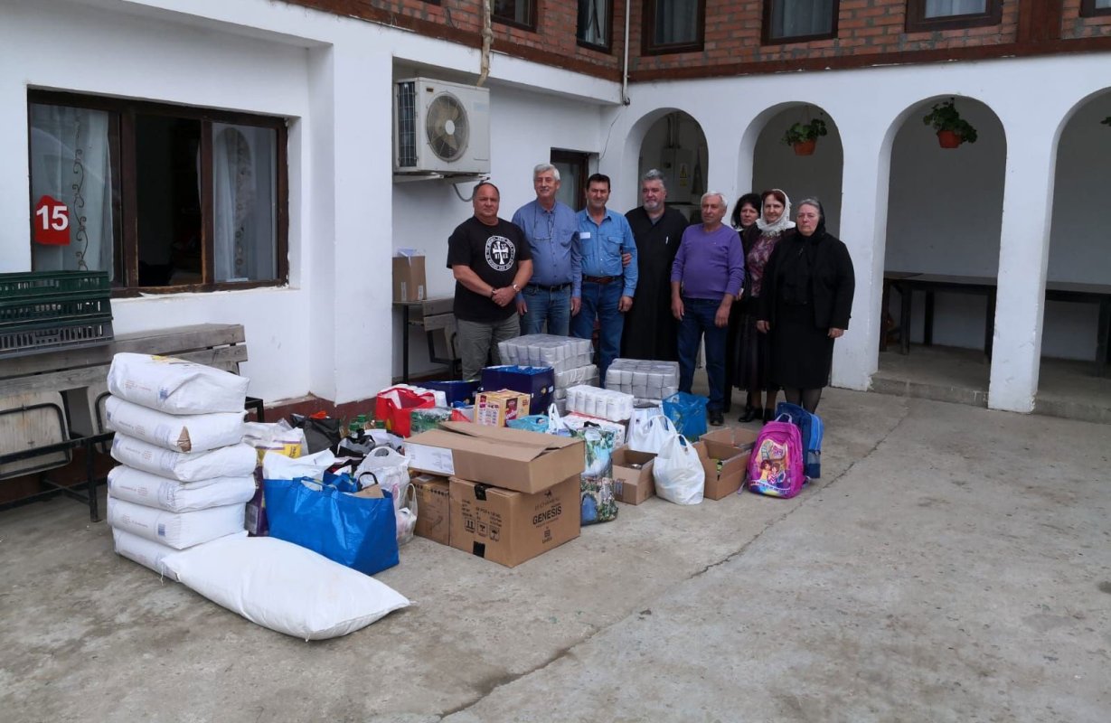 Ajutoare pentru copiii de la Valea Plopului, județul Prahova 174189