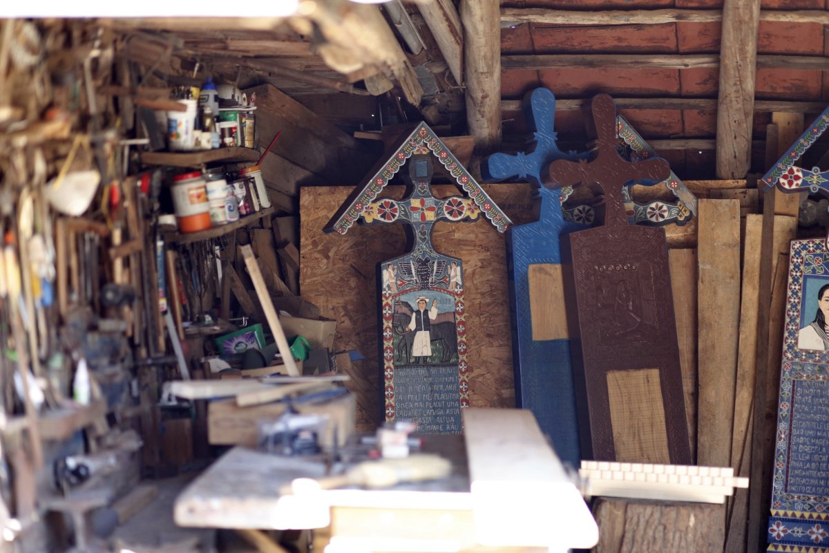 Cimitirul vesel colorat din Săpânța 174194