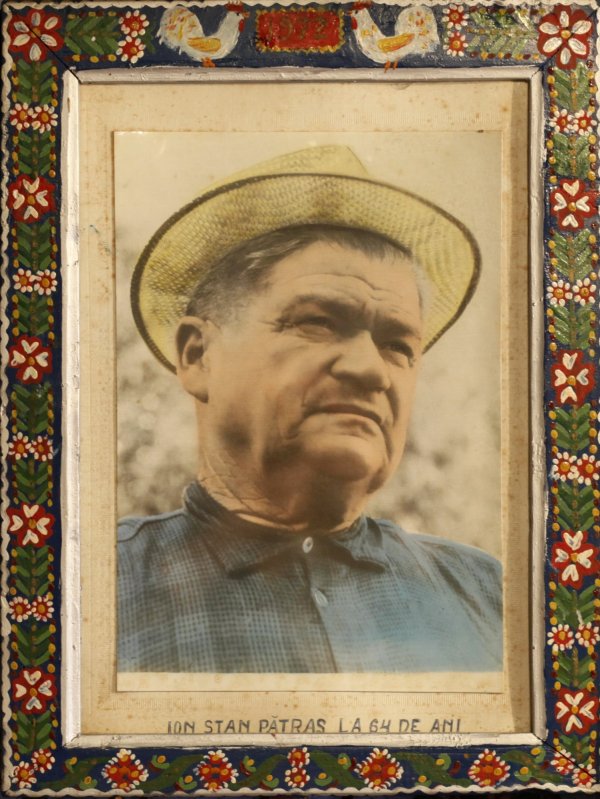 Cimitirul vesel colorat din Săpânța 174195