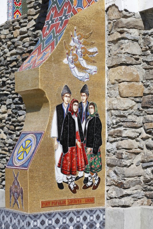 Cimitirul vesel colorat din Săpânța 174197