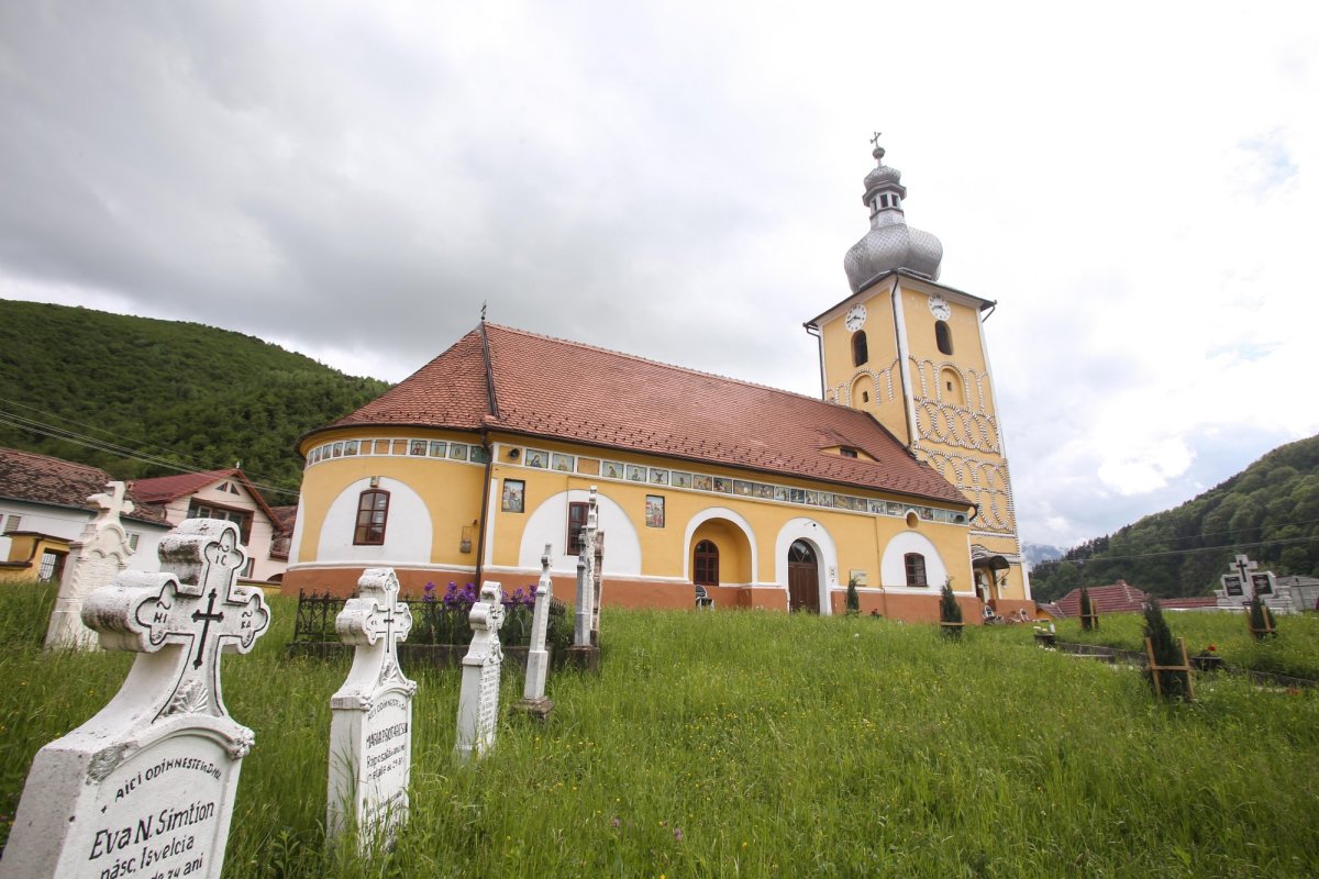 Capela cimitirului din Sadu, ctitoria primului oftalmolog român 174321