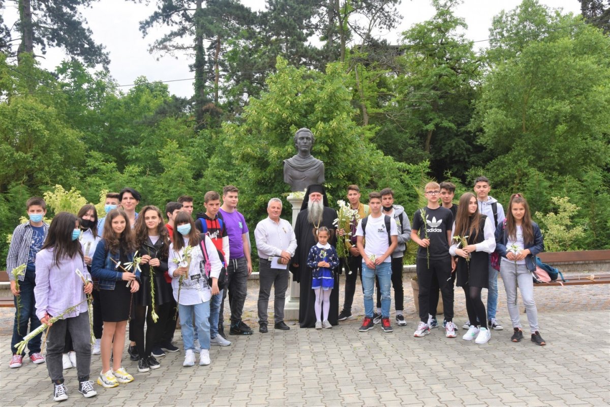 Pomenire și recital de lirică eminesciană la Râmnicu Vâlcea  174380