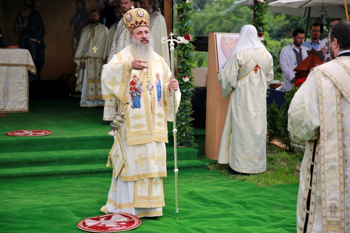 Sfinţire de pictură şi piatră de temelie pentru o nouă biserică la Iaşi 174637