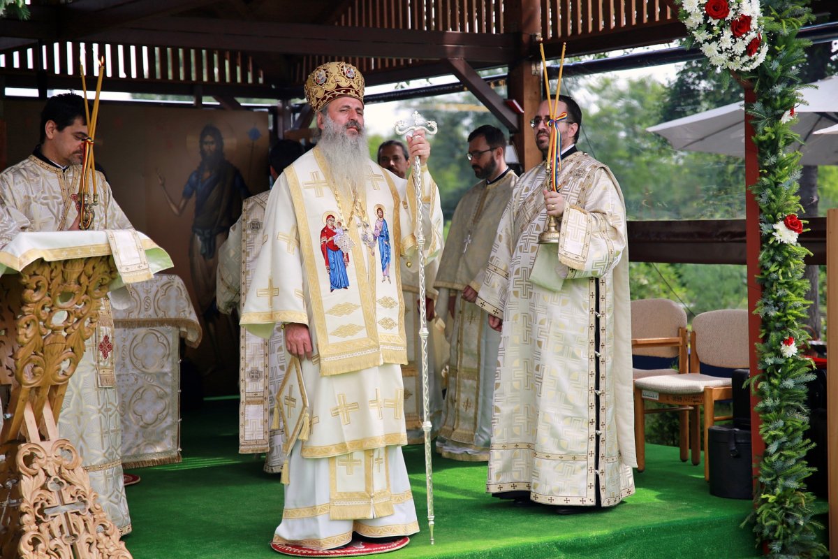 Sfinţire de pictură şi piatră de temelie pentru o nouă biserică la Iaşi 174638