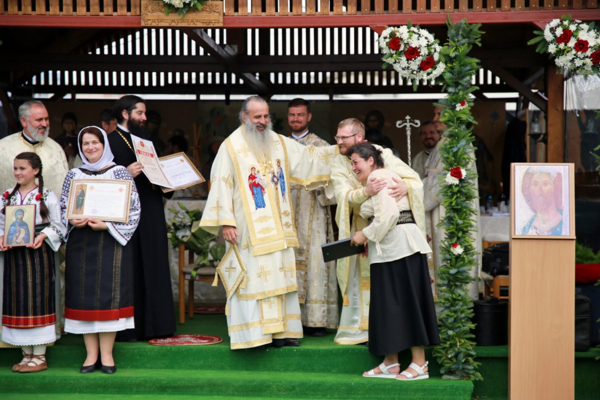 Sfinţire de pictură şi piatră de temelie pentru o nouă biserică la Iaşi 174640