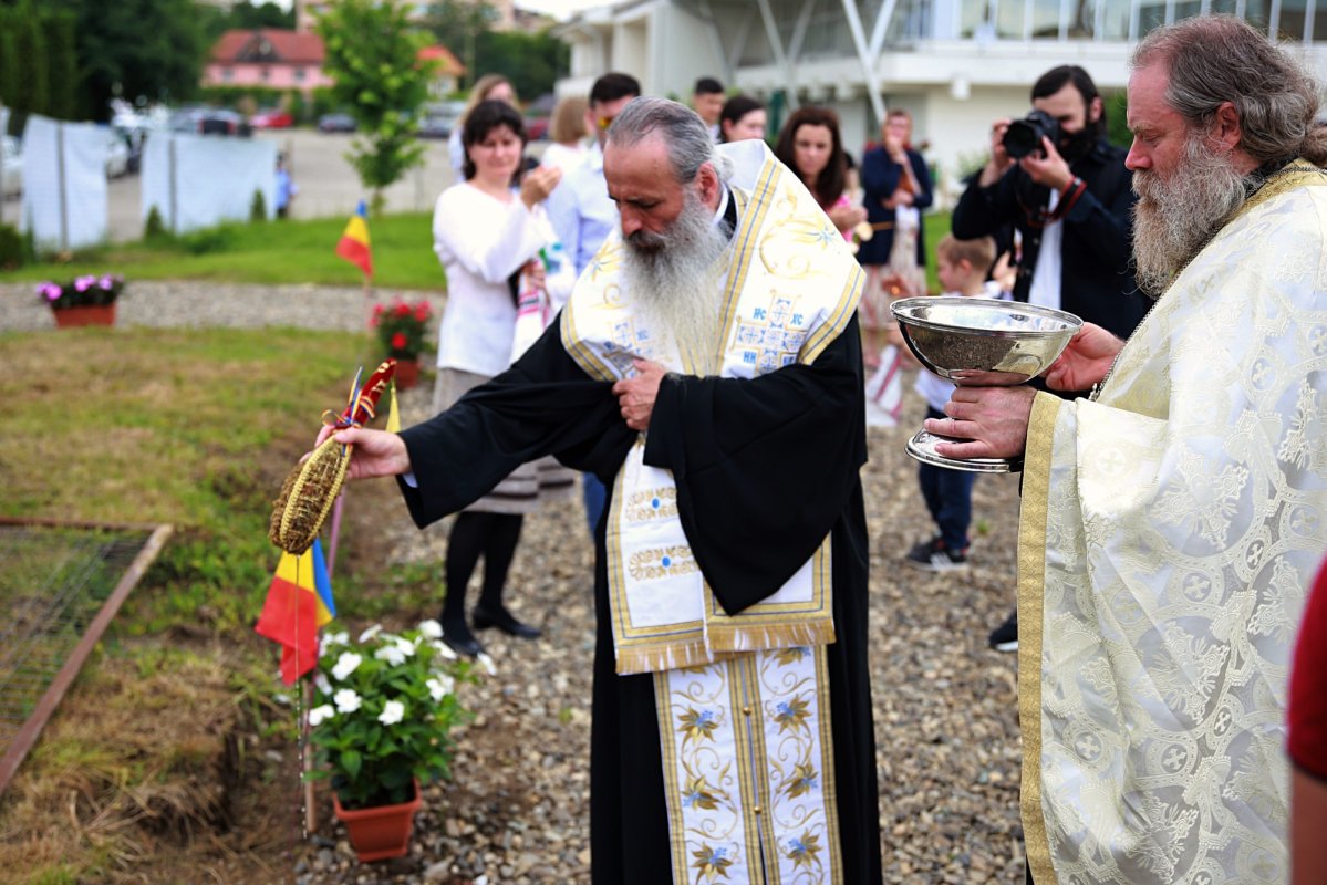 Sfinţire de pictură şi piatră de temelie pentru o nouă biserică la Iaşi 174641