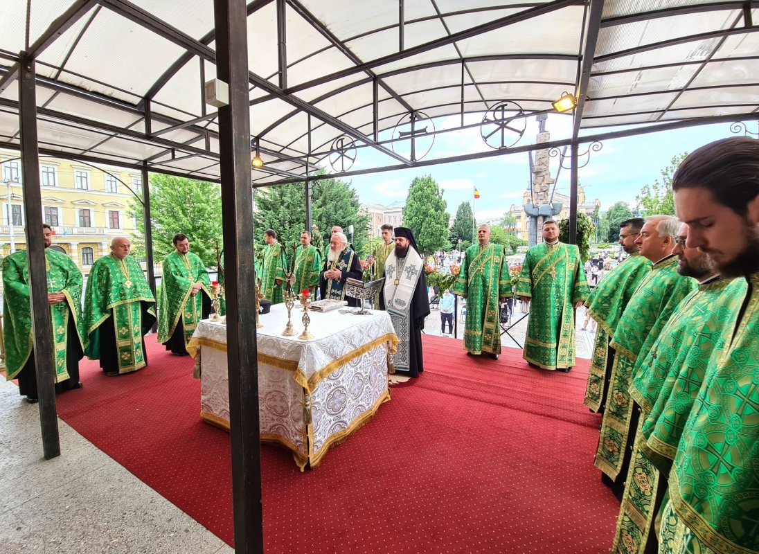 Pogorârea Sfântului Duh, prăznuită la Catedrala Mitropolitană din Cluj-Napoca 174658