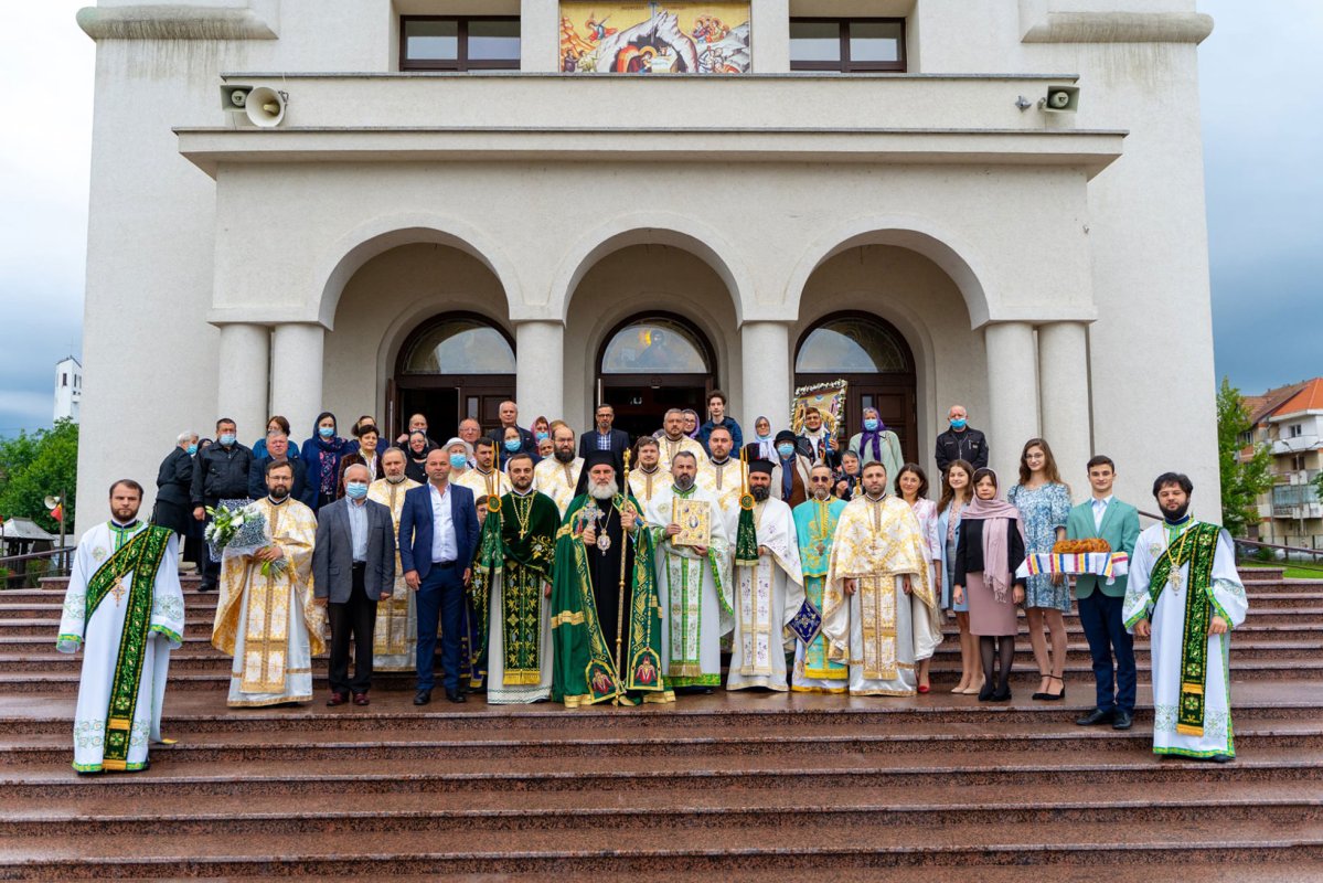 Prezenţă arhierească la hramul catedralei din Oneşti 174645