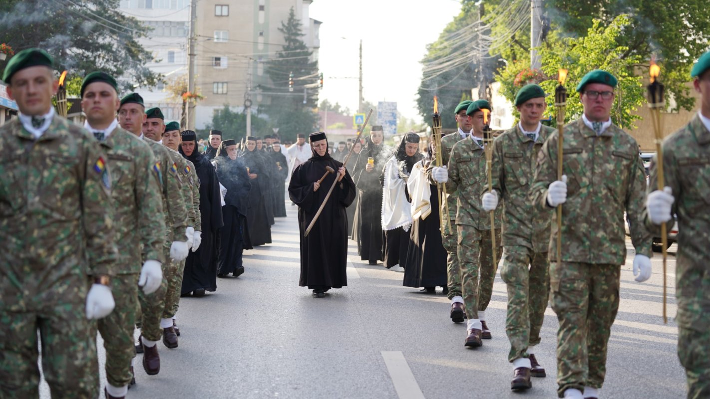 Procesiune cu moaştele Sfântului Ioan cel Nou de la Suceava 174802