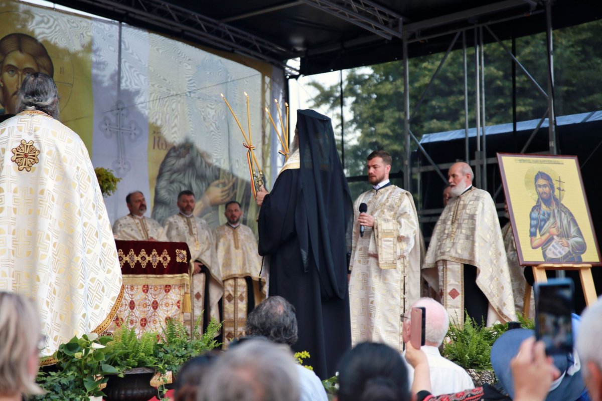 Procesiune în cinstea Sfinților Ioan Botezătorul și Gheorghe Pelerinul pe străzile orașului Piatra Neamț 174907