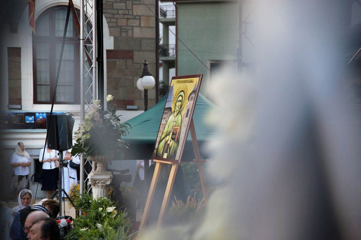 Procesiune în cinstea Sfinților Ioan Botezătorul și Gheorghe Pelerinul pe străzile orașului Piatra Neamț 174911