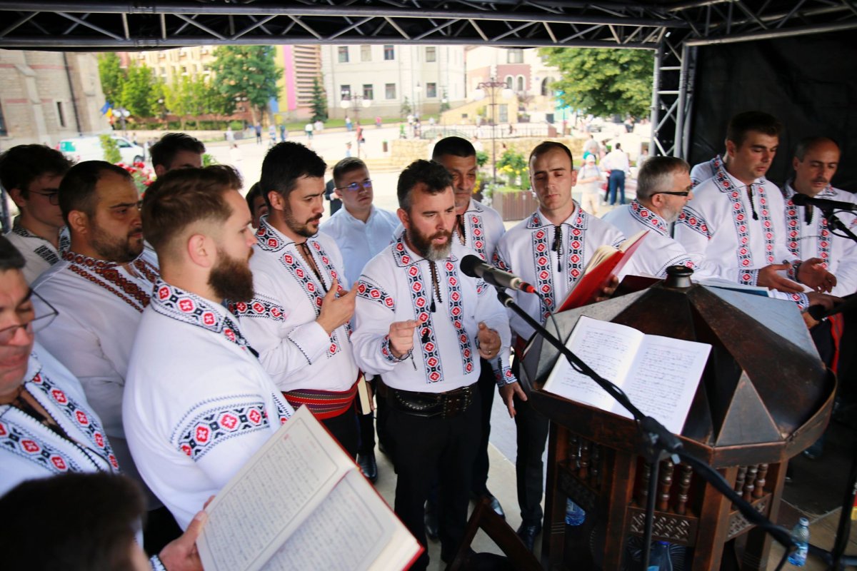 Procesiune în cinstea Sfinților Ioan Botezătorul și Gheorghe Pelerinul pe străzile orașului Piatra Neamț 174912