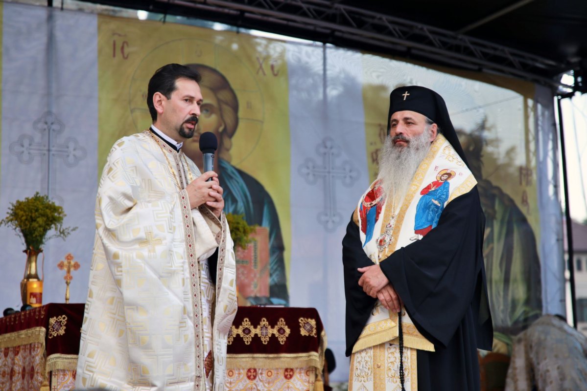 Procesiune în cinstea Sfinților Ioan Botezătorul și Gheorghe Pelerinul pe străzile orașului Piatra Neamț 174914