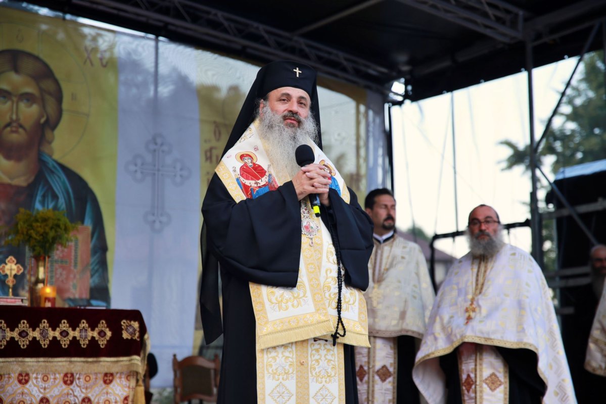 Procesiune în cinstea Sfinților Ioan Botezătorul și Gheorghe Pelerinul pe străzile orașului Piatra Neamț 174915