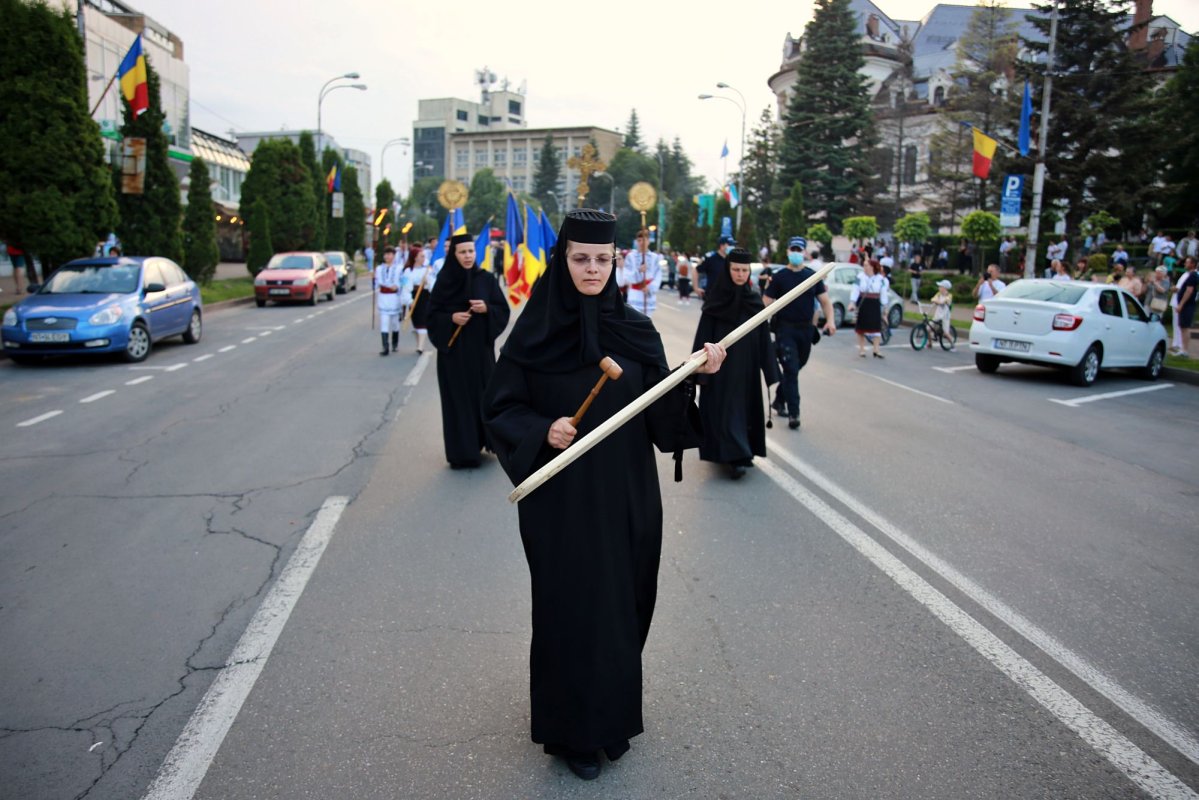 Procesiune în cinstea Sfinților Ioan Botezătorul și Gheorghe Pelerinul pe străzile orașului Piatra Neamț 174916