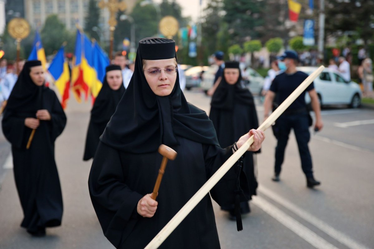 Procesiune în cinstea Sfinților Ioan Botezătorul și Gheorghe Pelerinul pe străzile orașului Piatra Neamț 174917