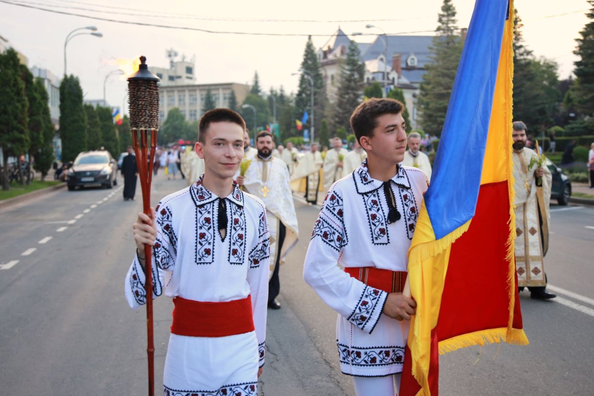 Procesiune în cinstea Sfinților Ioan Botezătorul și Gheorghe Pelerinul pe străzile orașului Piatra Neamț 174918