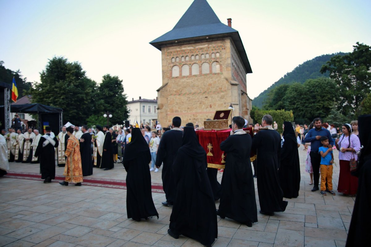 Procesiune în cinstea Sfinților Ioan Botezătorul și Gheorghe Pelerinul pe străzile orașului Piatra Neamț 174921