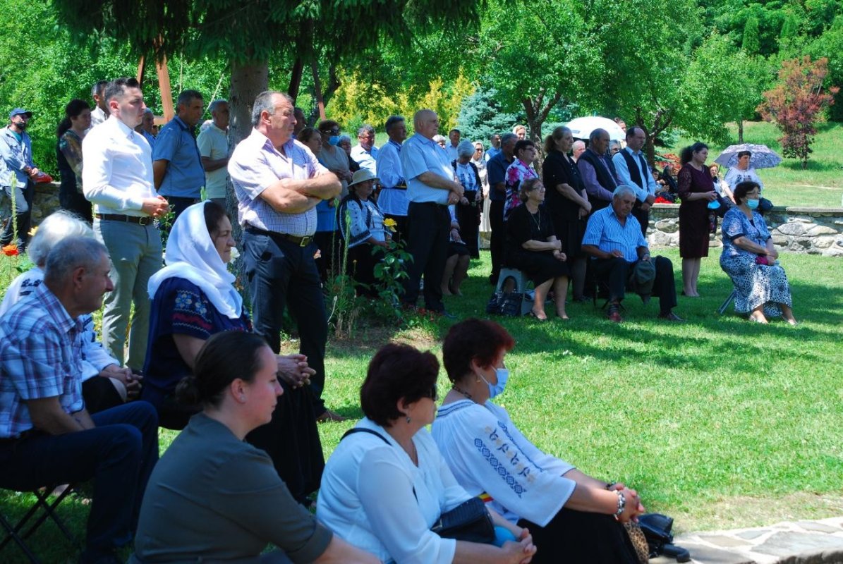 Sărbătoare la Mănăstirea „Sfânta Treime” de la Măgina, judeţul Alba 174764