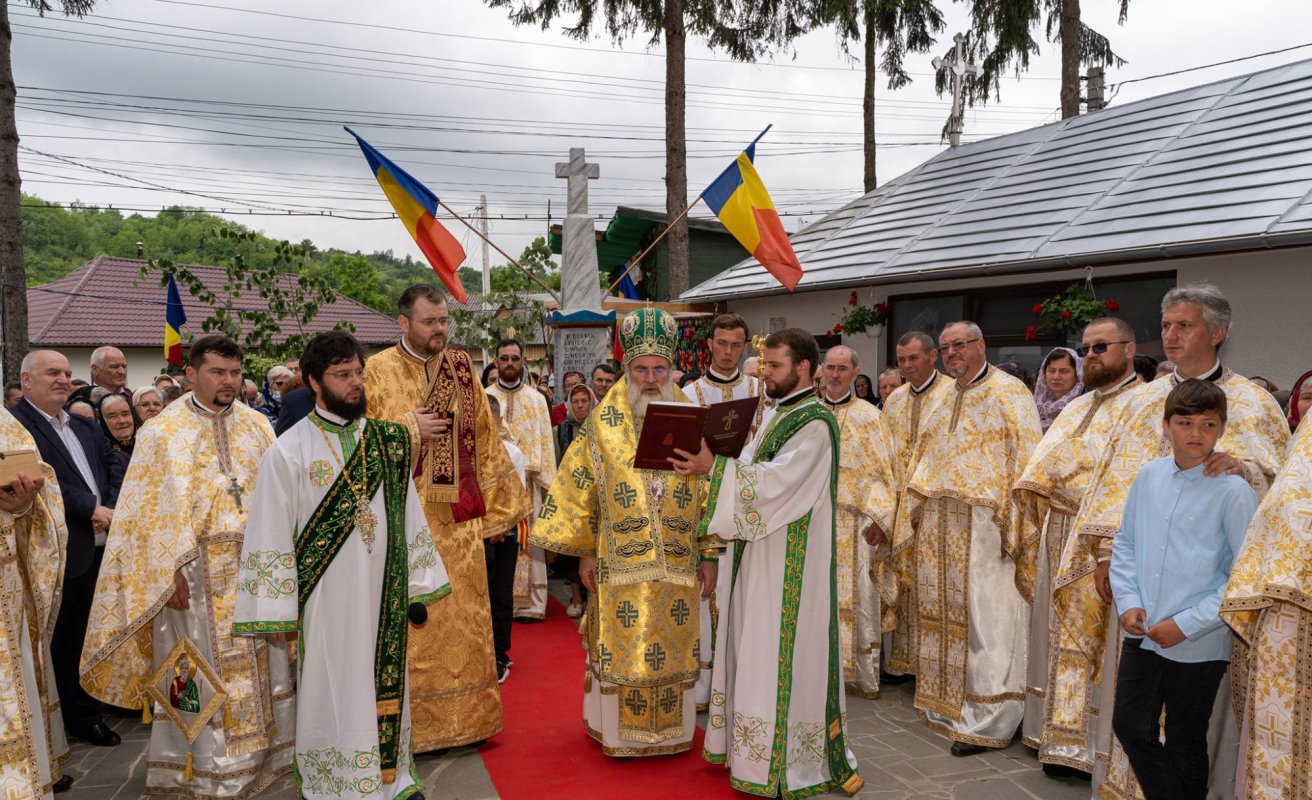 Târnosirea bisericii din Caraclău, judeţul Bacău 174766