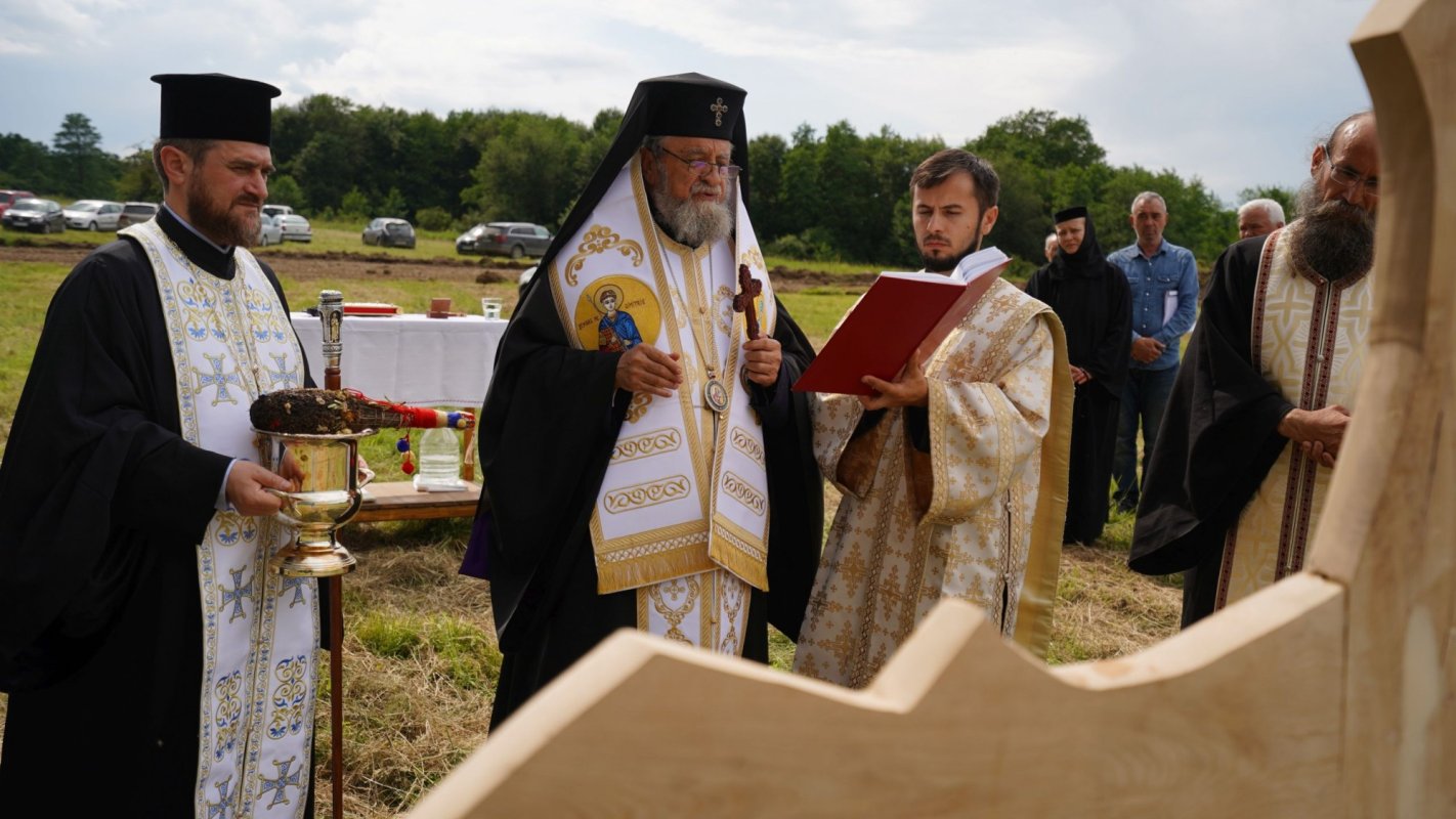 Piatră de temelie pentru Mănăstirea „Sfântul Serafim de Sarov” de la Săsăuş, judeţul Sibiu 175055
