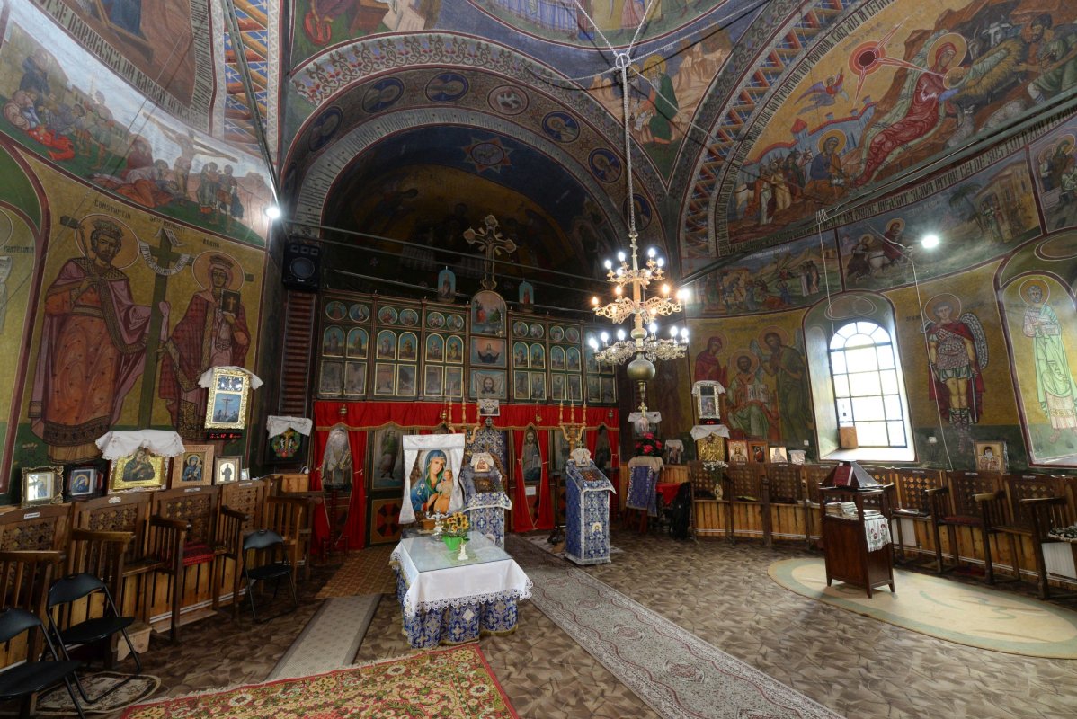 Slujire și misiune în parohia argeșeană Nucșoara 175064