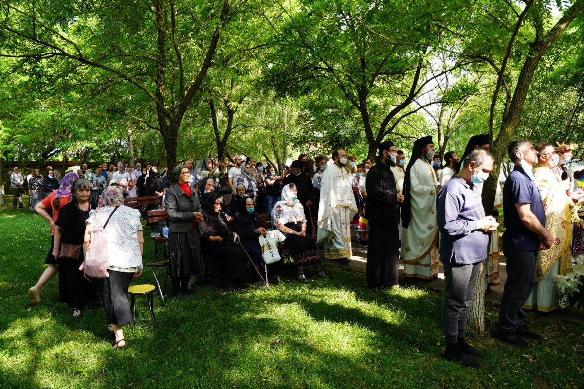 Sărbătoare luminoasă la mănăstirea voievodală Măxineni 175123