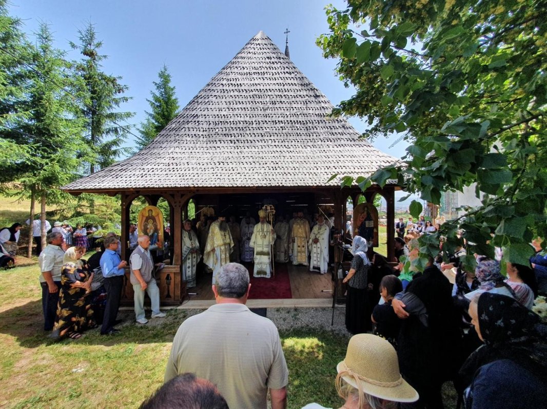 Slujire arhierească la  Mănăstirea „Nașterea Sfântului Ioan Botezătorul” din Alba Iulia 175135