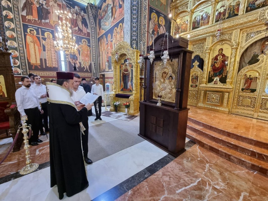 Icoană nouă la catedrala din Slobozia și binecuvântare de pictură la Fetești 175300