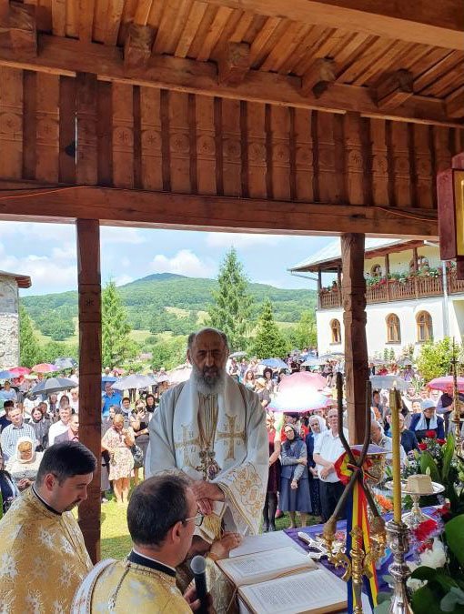 Liturghie arhierească la Mănăstirea „Toți Sfinții” de la Cașva, judeţul Mureş 175319