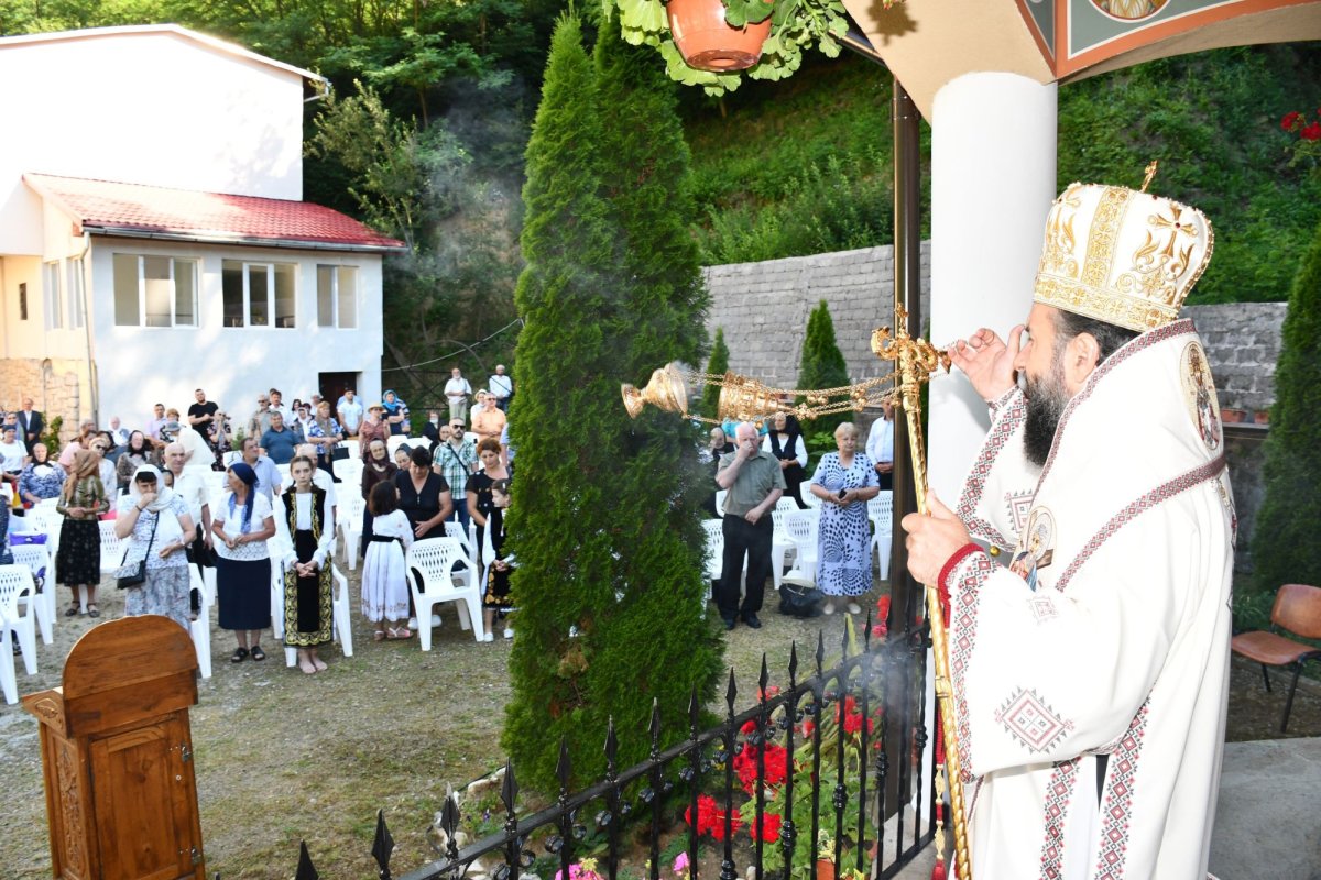 Mănăstirea Piatra Scrisă din judeţul Caraş-Severin şi-a sărbătorit hramul 175294