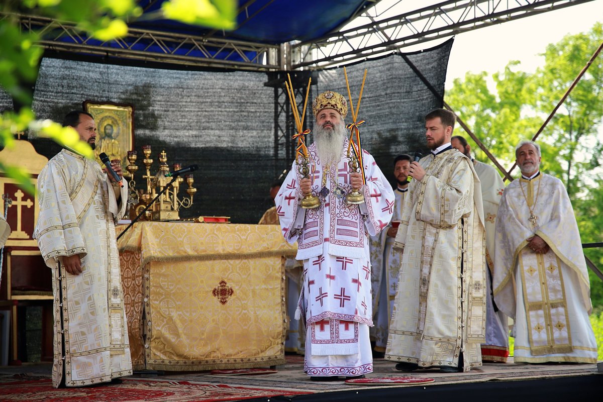 Pictura bisericii din Fântânele, Iași, sfințită de Mitropolitul Moldovei și Bucovinei 175323