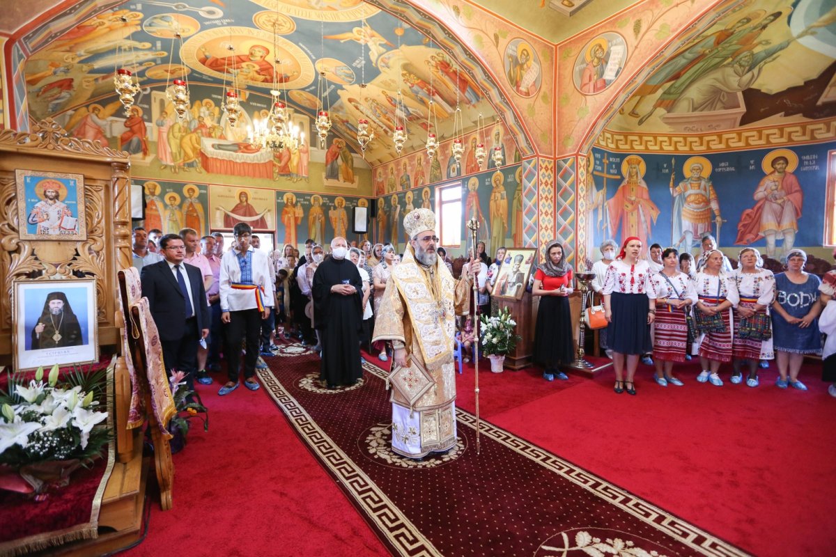 Sfințirea picturii bisericii unei parohii tinere din Vrancea 175335