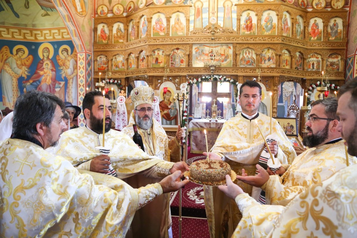 Sfințirea picturii bisericii unei parohii tinere din Vrancea 175336