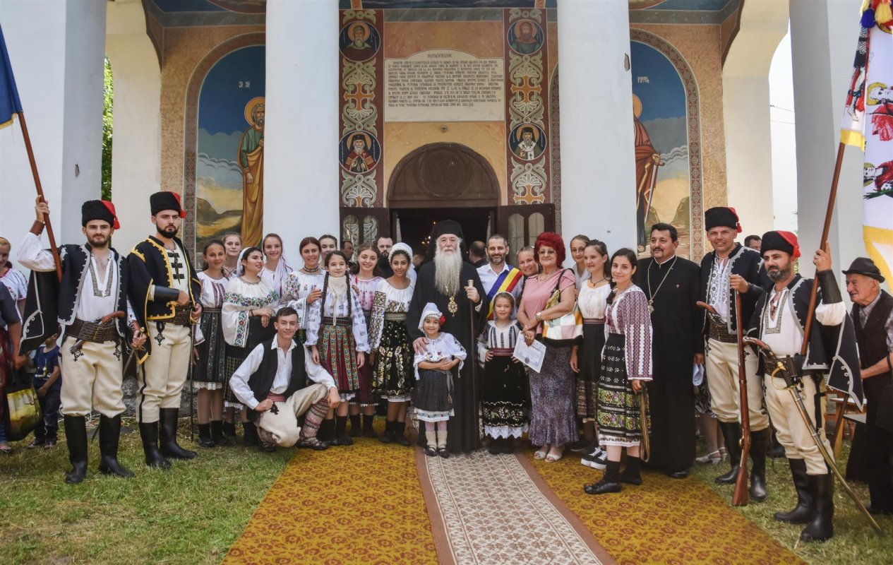 Slujbă de pomenire pentru luptătorii anticomuniști la Isverna, judeţul Mehedinți 175296