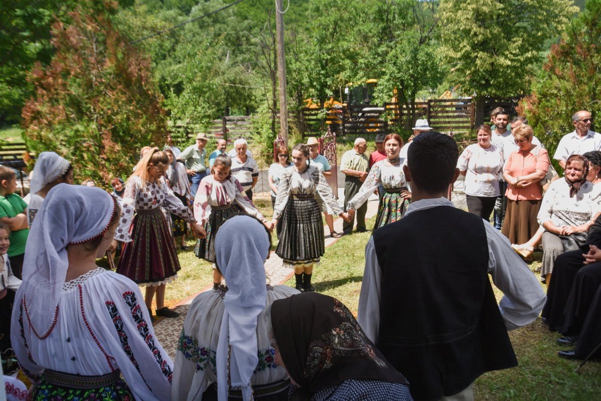 Slujbă de pomenire pentru luptătorii anticomuniști la Isverna, judeţul Mehedinți 175298