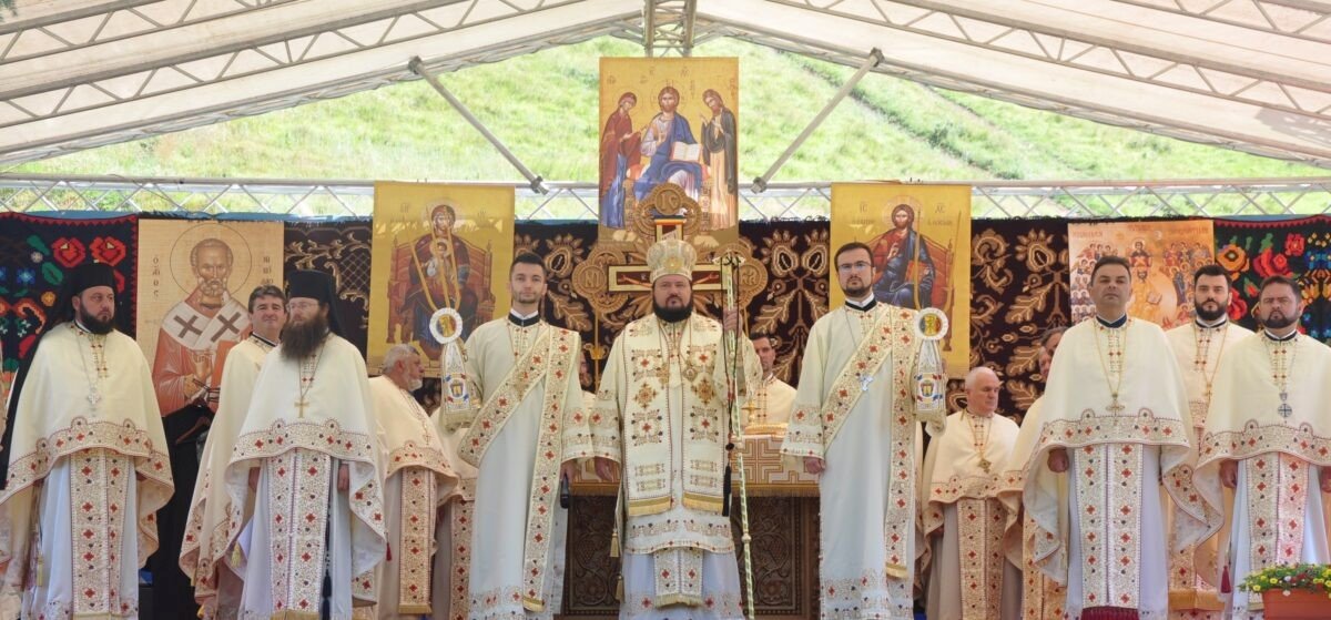 Prima Sfântă Liturghie în locul noii mănăstiri din Zalău 175449