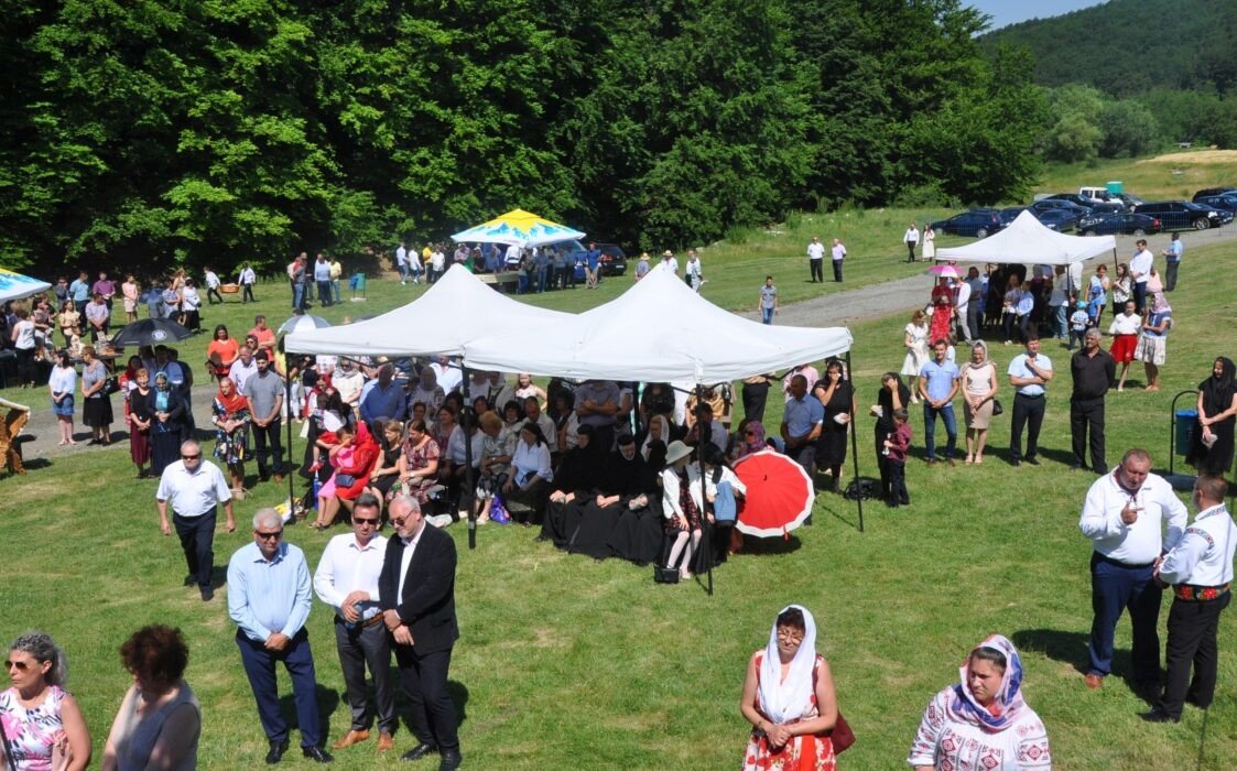 Prima Sfântă Liturghie în locul noii mănăstiri din Zalău 175450