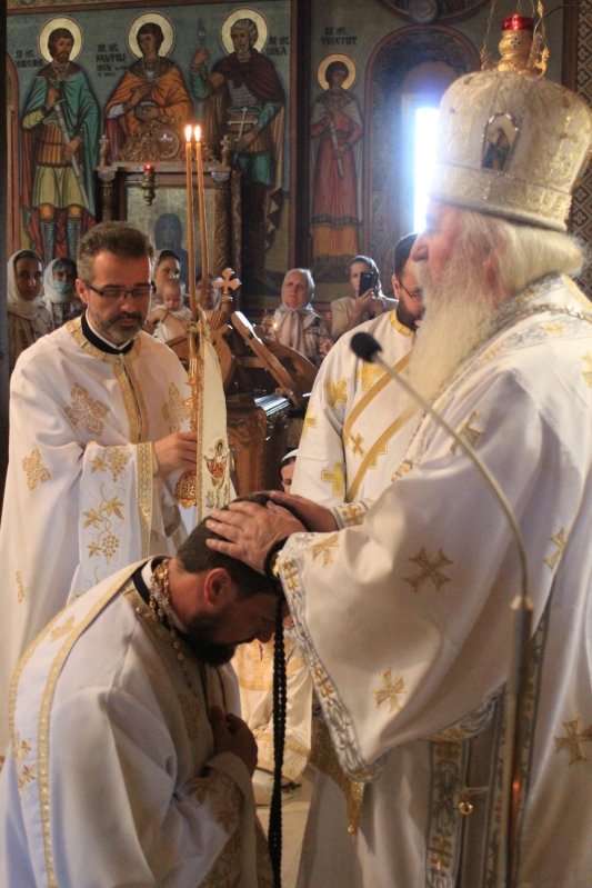 Slujire arhierească la Parohia Fratelia din Timișoara 175486