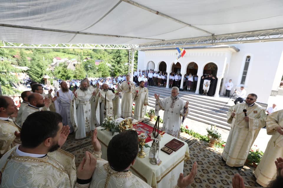 Târnosirea bisericii din Botiza 175444