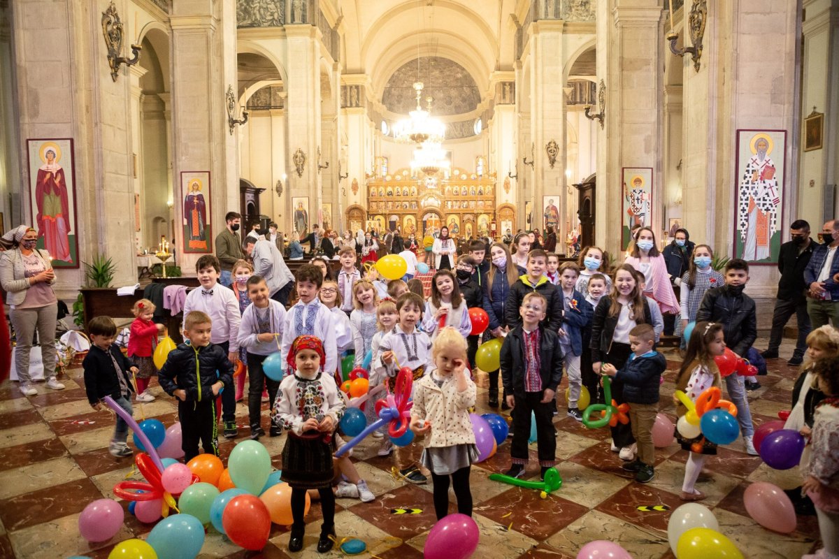 Români din patria-mamă, Basarabia şi Cernăuţi reuniţi la Piacenza 175563