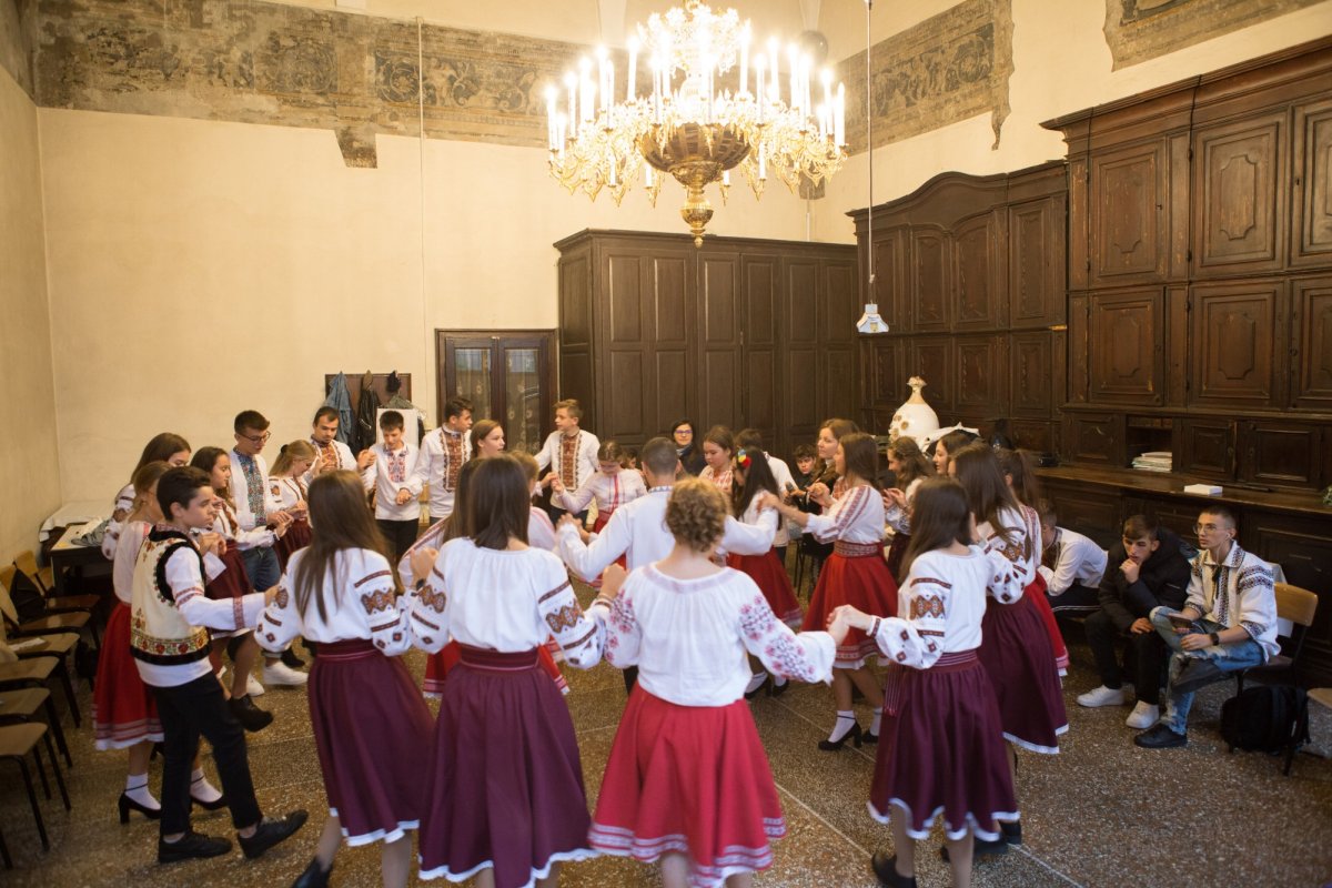 Români din patria-mamă, Basarabia şi Cernăuţi reuniţi la Piacenza 175568