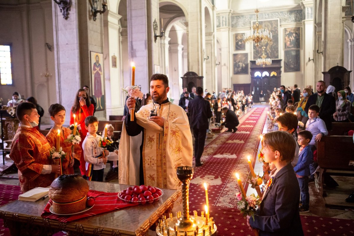 Români din patria-mamă, Basarabia şi Cernăuţi reuniţi la Piacenza 175570