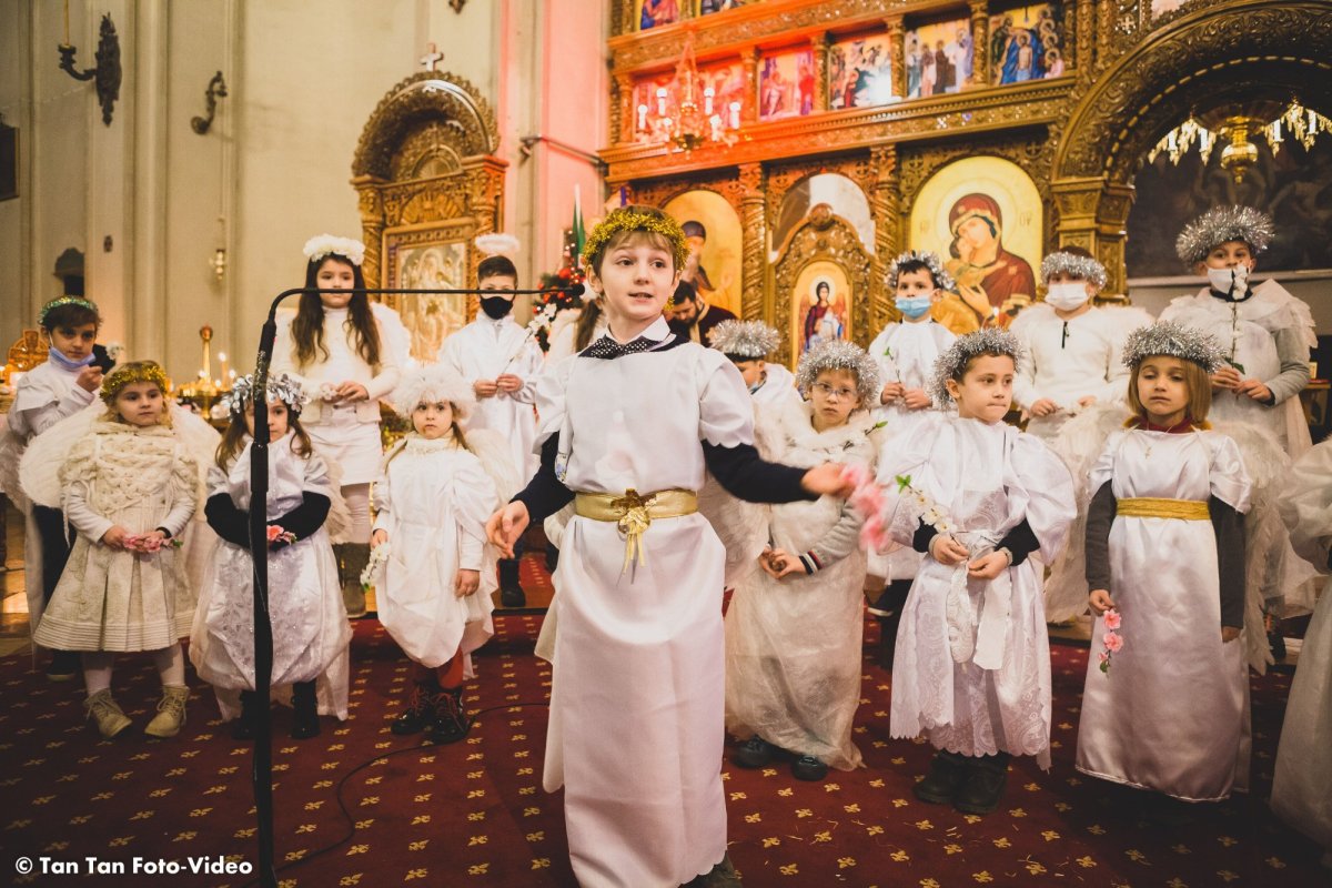 Români din patria-mamă, Basarabia şi Cernăuţi reuniţi la Piacenza 175571