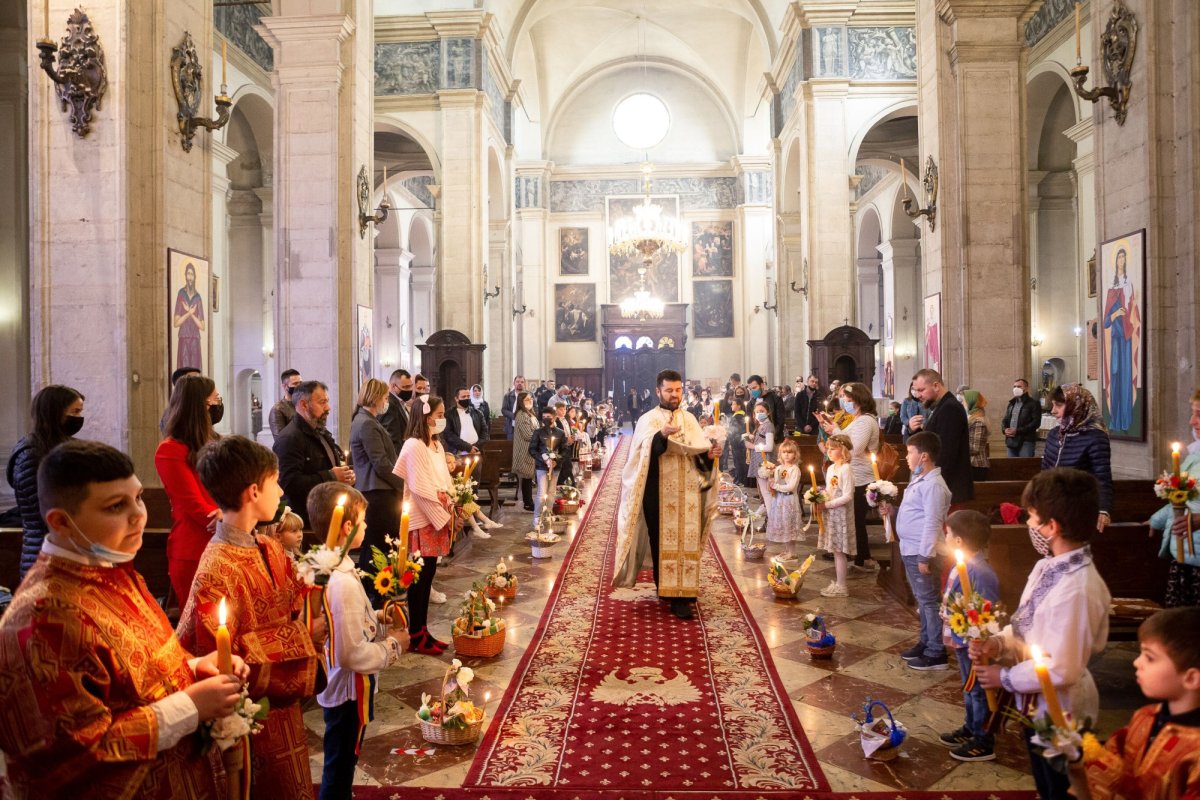 Români din patria-mamă, Basarabia şi Cernăuţi reuniţi la Piacenza 175572