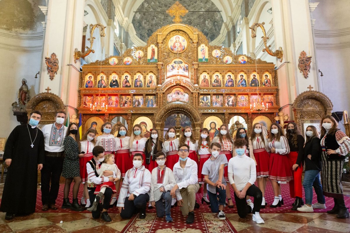 Români din patria-mamă, Basarabia şi Cernăuţi reuniţi la Piacenza 175573